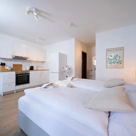 Favorite - Furth ניאוס