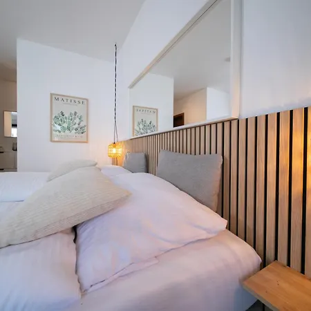 Favorite - Furth ניאוס