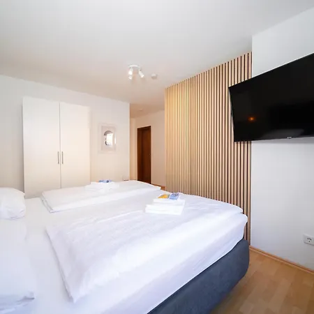 Favorite - Furth ניאוס